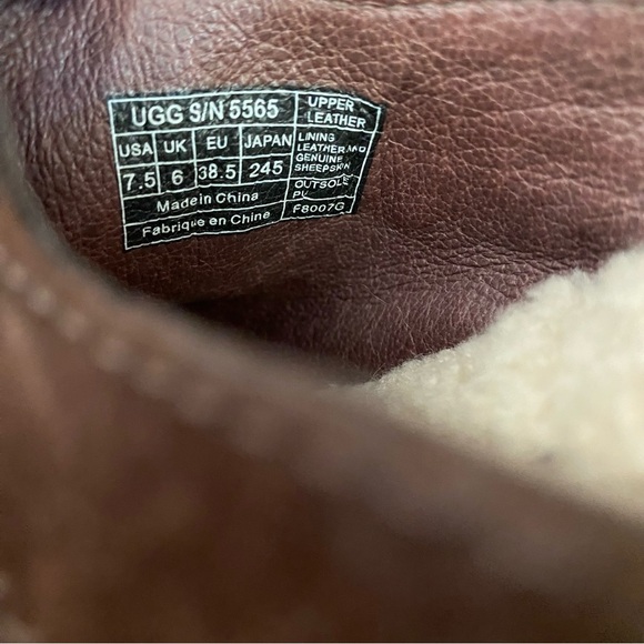 UGG women’s leather upper clog sandals size 7.5 sherpa lining - Picture 9 of 9